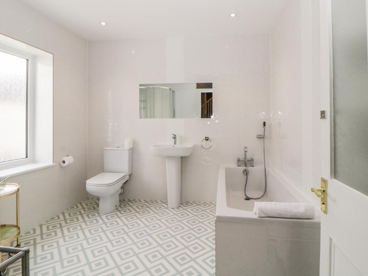 27 Exeter Street Villa ทินมัท ภายนอก รูปภาพ