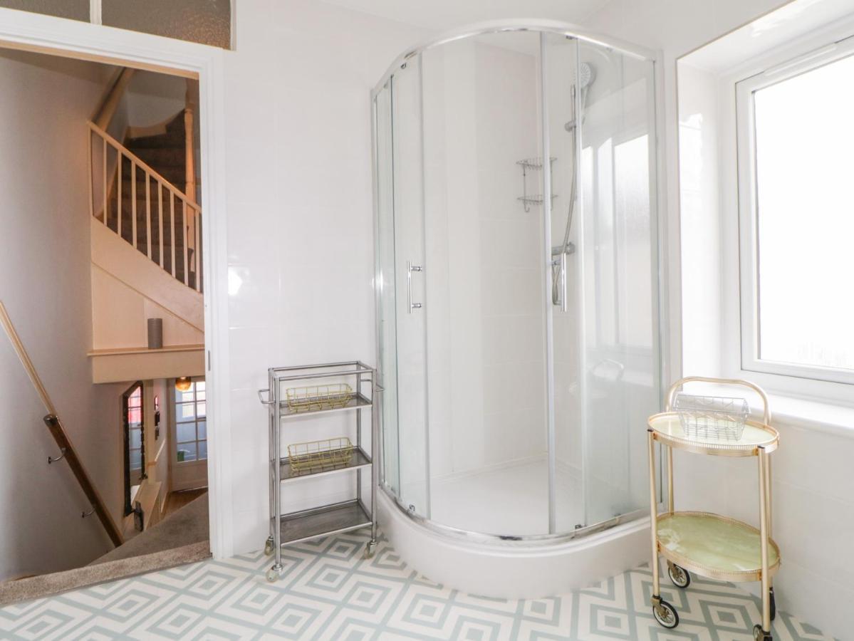 27 Exeter Street Villa ทินมัท ภายนอก รูปภาพ